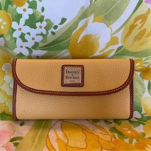 Dooney & Bourke Wallet NEW